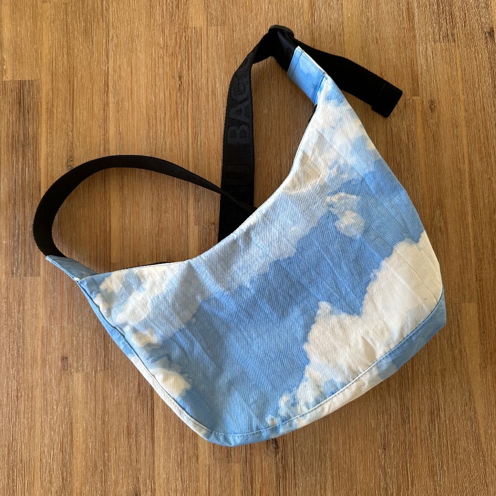 BAGGU Medium Nylon Crescent Bag Cloud Print